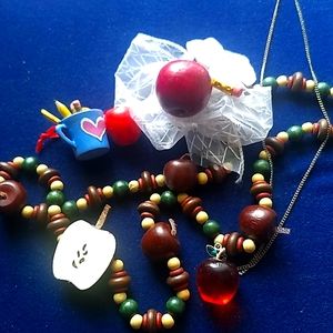 Lot of 🍎 costume jewelry. Vintage, handmade, used